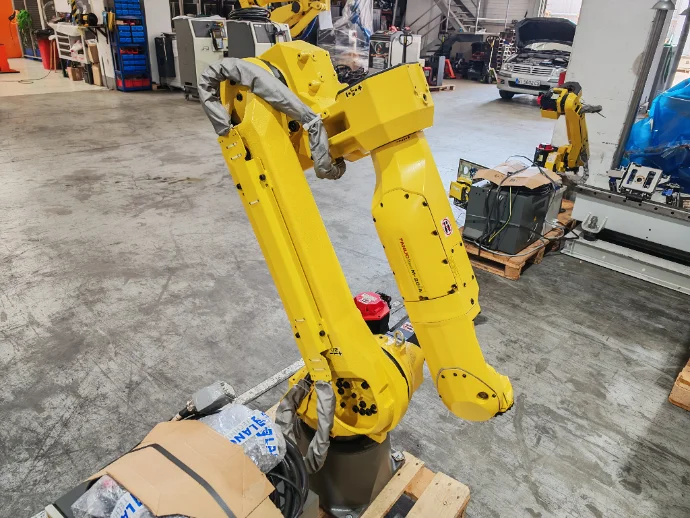 4× FANUC M-20iA · Descarga de inyectoras