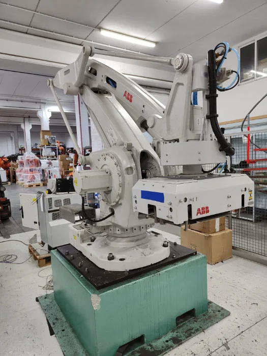 Robot ABB IRB 660 de paletizado reacondicionado